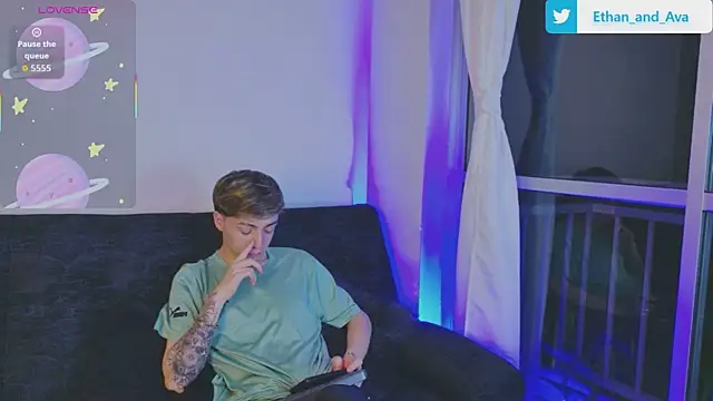 Snapshot of ethan_and_ava chatting on 10.18.25 ethan and ava online show from 10.18.25