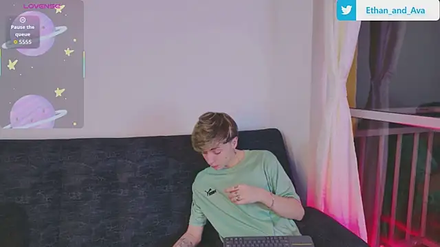 Snapshot of ethan_and_ava chatting on 10.24.25 ethan and ava online show from 10.24.25