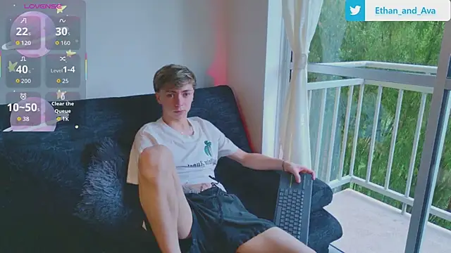 Snapshot of ethan_and_ava chatting on 10.29.25 ethan and ava online show from 10.29.25