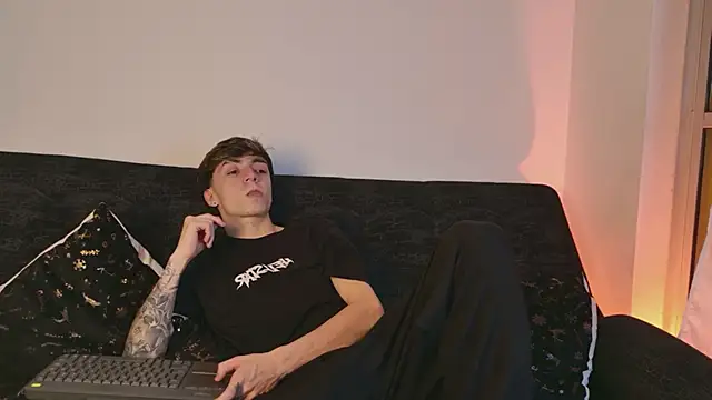 Snapshot of ethan_and_ava chatting on 02.05.26 ethan and ava online show from 02.05.26