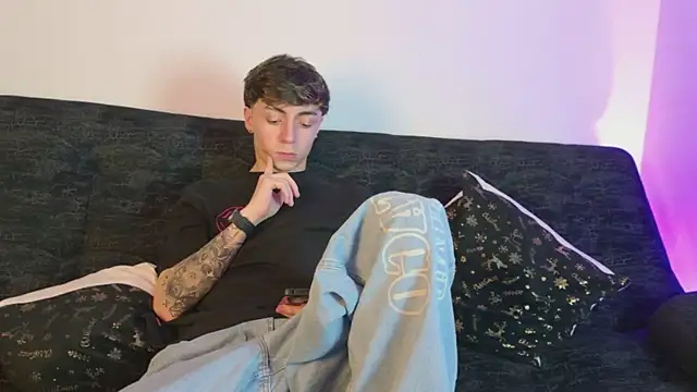 Snapshot of ethan_and_ava chatting on 02.08.26 ethan and ava online show from 02.08.26