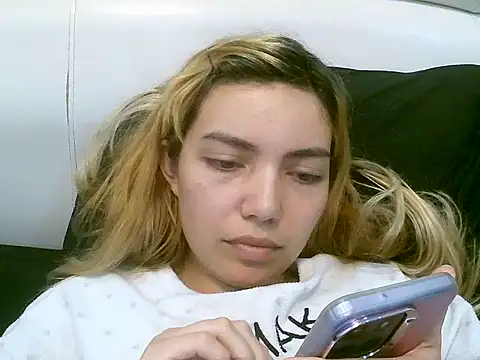 Snapshot of VittoriaTaylor chatting on 10.17.25 VittoriaTaylor online show from 10.17.25