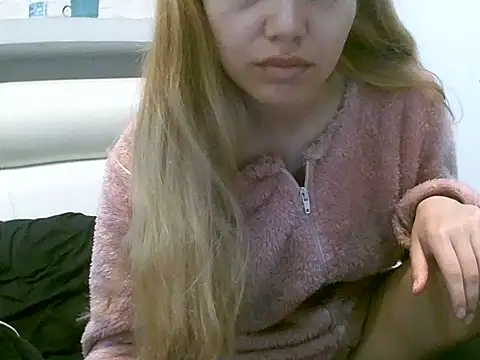 Snapshot of VittoriaTaylor chatting on 10.23.25 VittoriaTaylor online show from 10.23.25