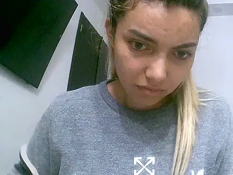 Snapshot of VittoriaTaylor chatting on 02.15.26 VittoriaTaylor online show from 02.15.26