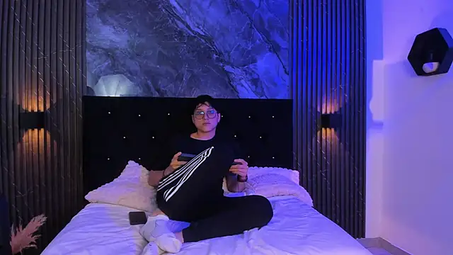 vanilla hot online show from 03.18.25