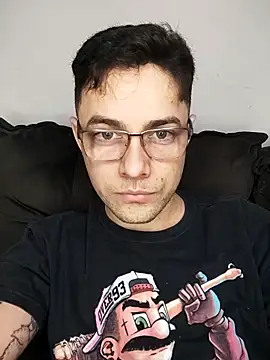 Snapshot of Dyllan__ chatting on 10.09.25 Dyllan online show from 10.09.25