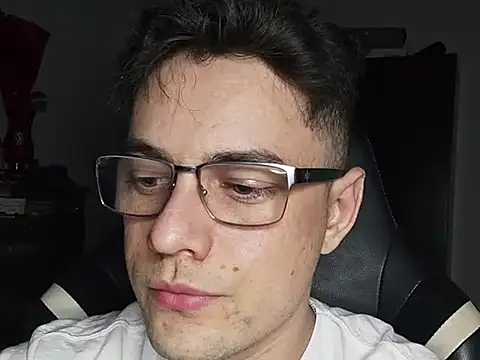 Snapshot of Dyllan__ chatting on 10.21.25 Dyllan online show from 10.21.25