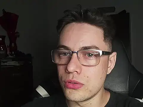 Snapshot of Dyllan__ chatting on 10.22.25 Dyllan online show from 10.22.25