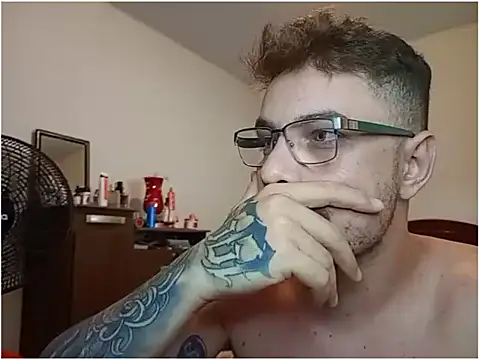 Snapshot of Dyllan__ chatting on 04.10.26 Dyllan online show from 04.10.26