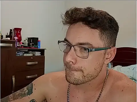 Snapshot of Dyllan__ chatting on 04.21.26 Dyllan online show from 04.21.26