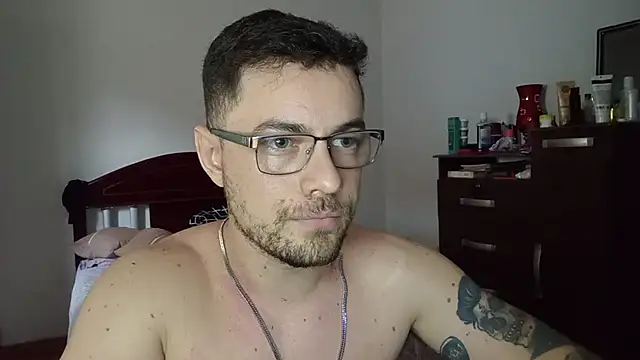 Snapshot of Dyllan__ chatting on 05.26.26 Dyllan online show from 05.26.26