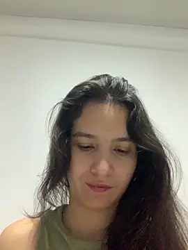 Bella still online show from 09.25.25