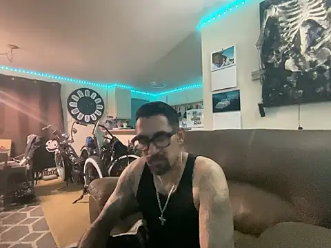 hornycouple818 online show from 02.15.25