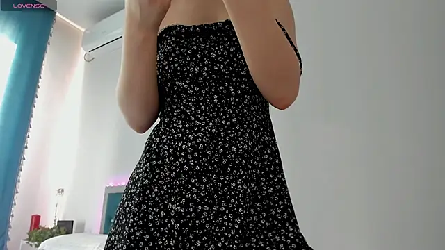 novaaskyy online show from 10.18.25