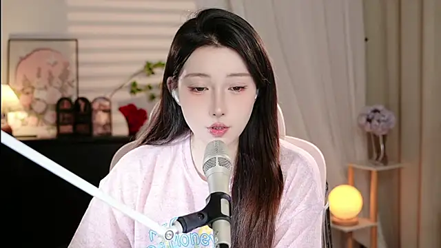 Dou-Dou-er online show from 10.15.25