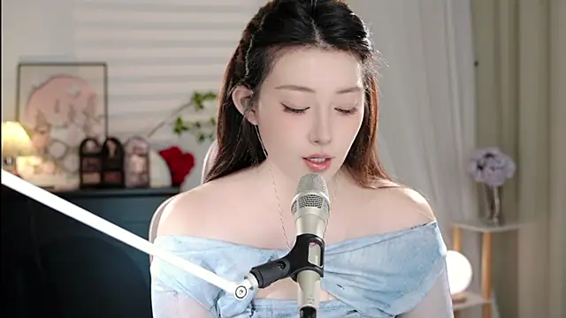 Dou-Dou-er online show from 10.18.25