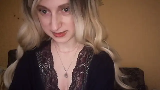 Snapshot of LilianaStrey chatting on 01.23.25 LilianaStrey online show from 01.23.25