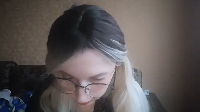 Snapshot of LilianaStrey chatting on 01.24.25 LilianaStrey online show from 01.24.25
