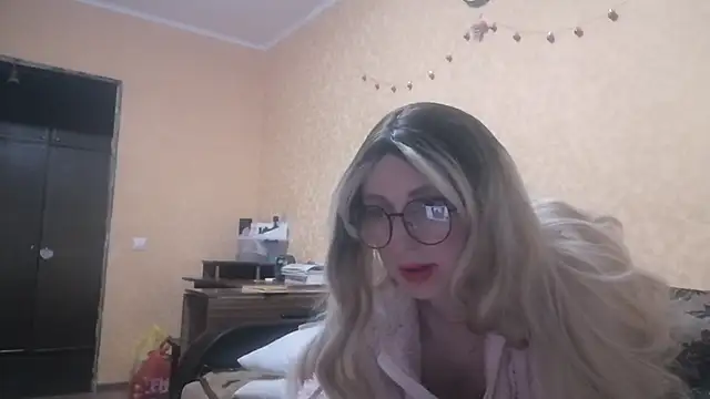 Snapshot of LilianaStrey chatting on 01.26.25 LilianaStrey online show from 01.26.25
