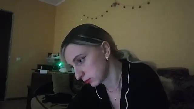 Snapshot of LilianaStrey chatting on 01.26.25 LilianaStrey online show from 01.26.25