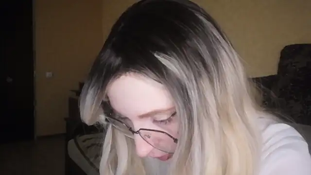 Snapshot of LilianaStrey chatting on 01.27.25 LilianaStrey online show from 01.27.25