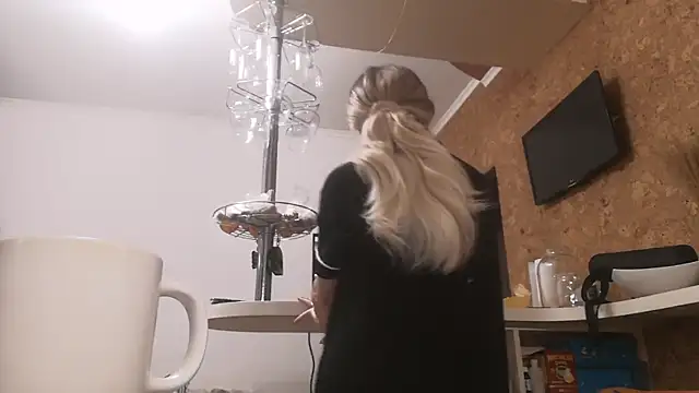 Snapshot of LilianaStrey chatting on 01.29.25 LilianaStrey online show from 01.29.25