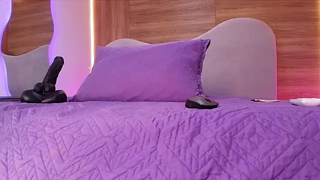 Auroraa miller online show from 02.21.26