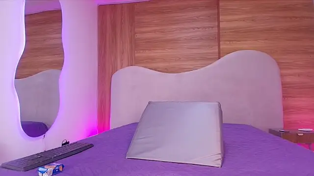 Auroraa miller online show from 03.18.26