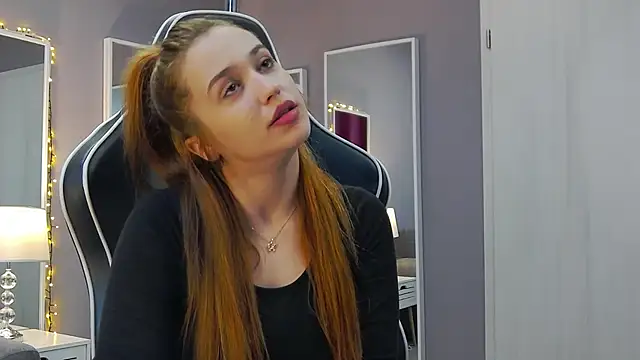 Eva Lovvia  online show from 01.20.25