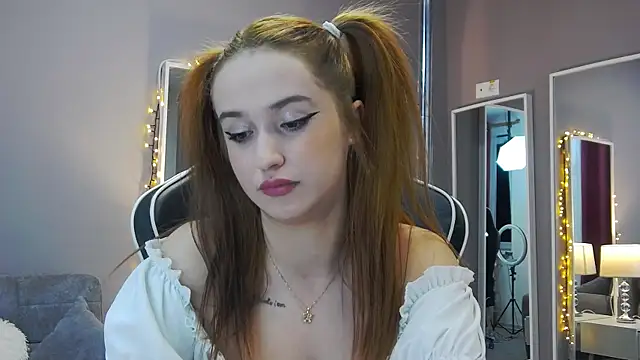 Eva Lovvia  online show from 01.21.25