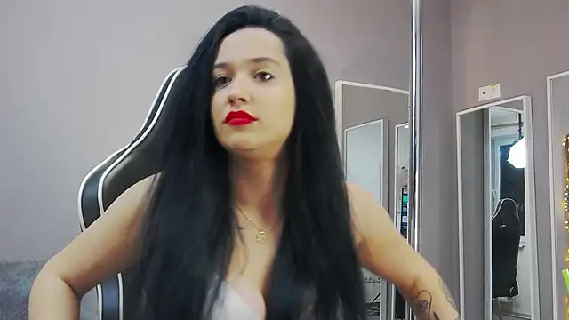 Eva Lovvia  online show from 01.27.25