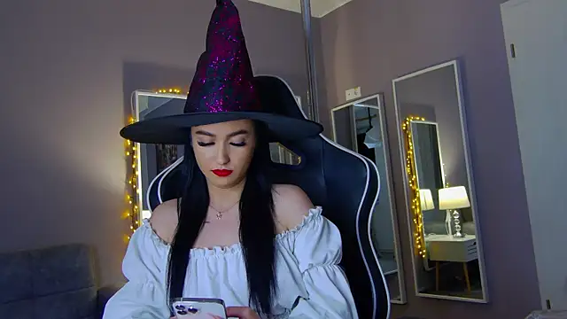 Eva Lovvia  online show from 02.07.25