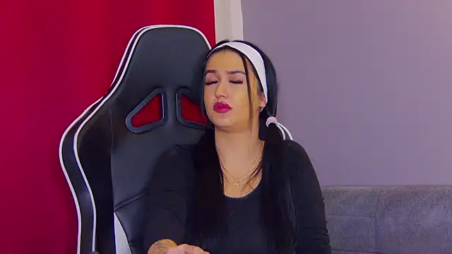 Eva Lovvia  online show from 02.11.25