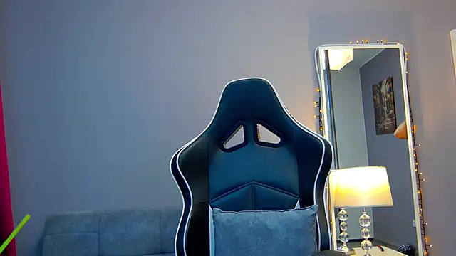 Eva Lovvia  online show from 03.07.25