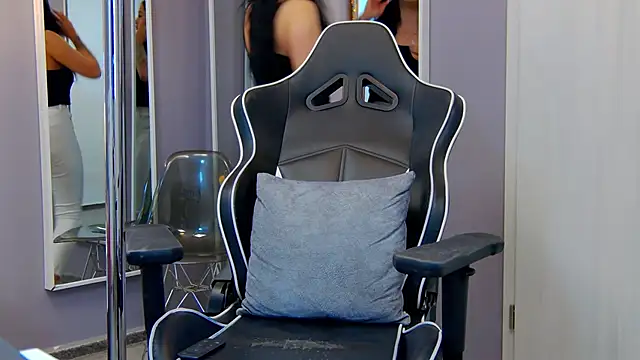 Eva Lovvia  online show from 03.10.25