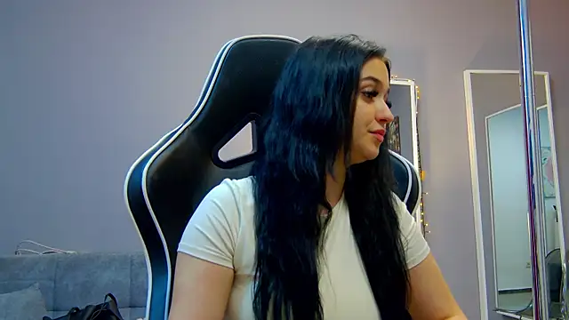 Eva Lovvia  online show from 03.11.25