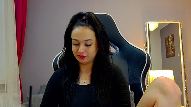 Eva Lovvia  online show from 03.18.25