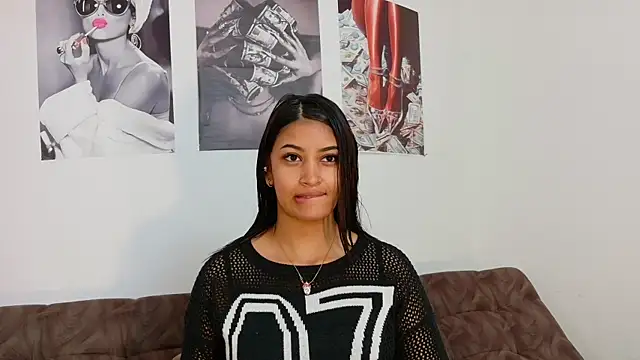 Snapshot of loretahorny chatting on 10.10.25 loretahorny online show from 10.10.25