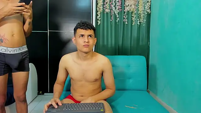 Snapshot of CoupleTwink12 chatting on 02.26.25 CoupleTwink12 online show from 02.26.25