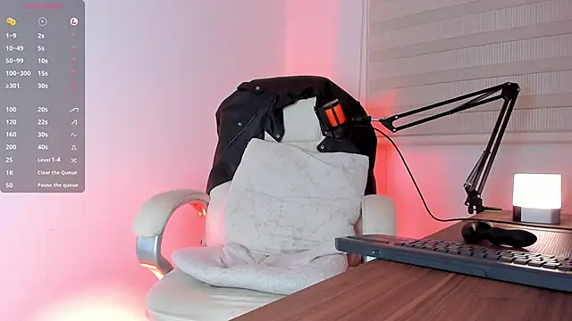 Snapshot of Fraannco chatting on 02.27.25 Fraannco online show from 02.27.25