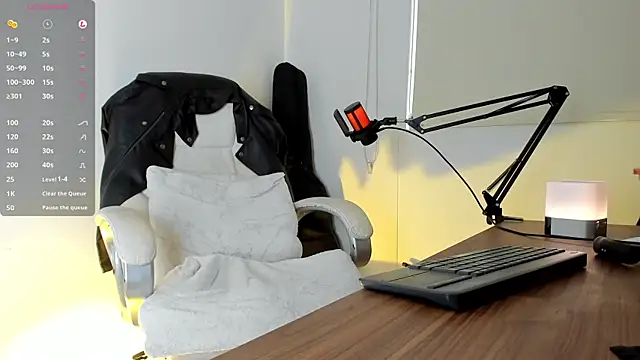 Snapshot of Fraannco chatting on 03.01.25 Fraannco online show from 03.01.25