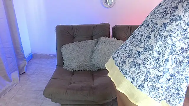 Snapshot of lucie_petite chatting on 01.24.25 lucie petite online show from 01.24.25