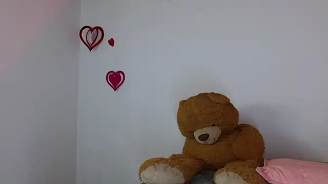 Snapshot of lucie_petite chatting on 03.16.25 lucie petite online show from 03.16.25