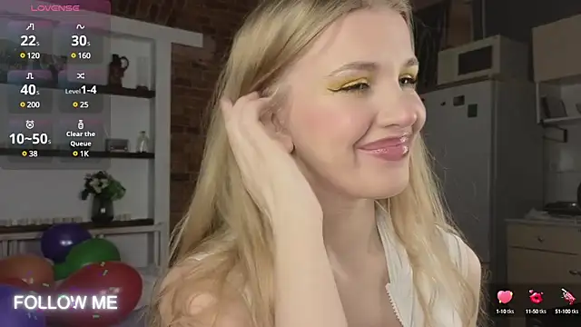 Snapshot of _TiffanyCo_ chatting on 01.29.25  TiffanyCo  online show from 01.29.25