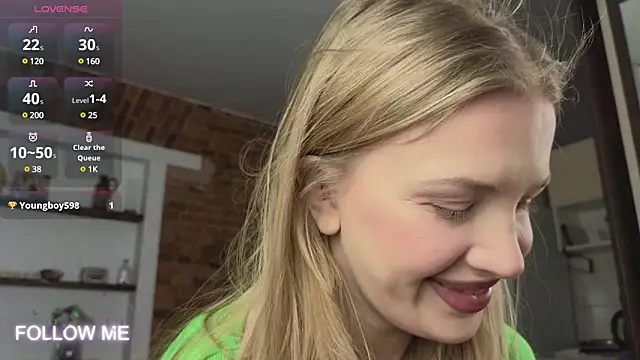 Snapshot of _TiffanyCo_ chatting on 01.31.25  TiffanyCo  online show from 01.31.25