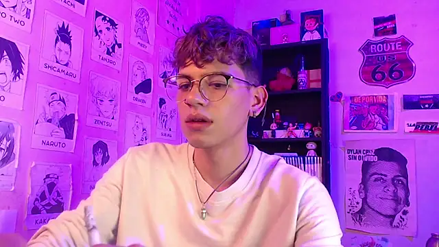 Snapshot of Mickey_Magic chatting on 02.02.25 Mickey Magic online show from 02.02.25