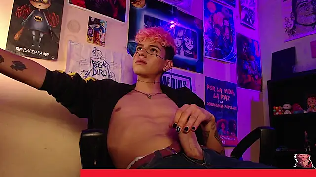 Snapshot of Mickey_Magic chatting on 11.16.25 Mickey Magic online show from 11.16.25