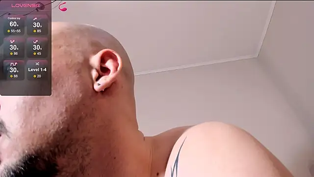 Snapshot of AssHunter4k chatting on 04.16.26 AssHunter4k online show from 04.16.26