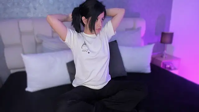 Snapshot of ah_mara_ chatting on 02.13.25 ah mara  online show from 02.13.25