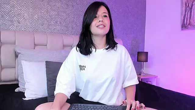 Snapshot of ah_mara_ chatting on 02.15.25 ah mara  online show from 02.15.25